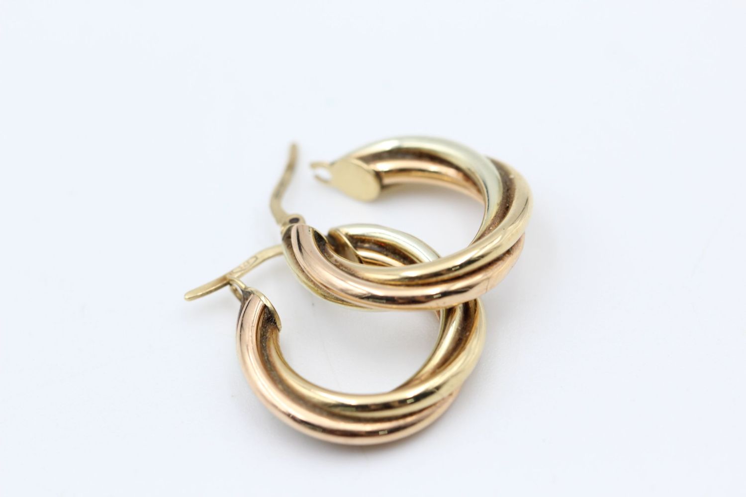 2 x 9ct gold tricolor and rope twist hoop earrings 4.2 grams gross - Image 4 of 5