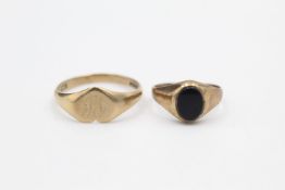 2 x 9ct Gold signet rings inc. onyx 3.2 grams gross