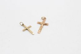 2 x 9ct gold crucifix and cross pendants 0.9 grams gross
