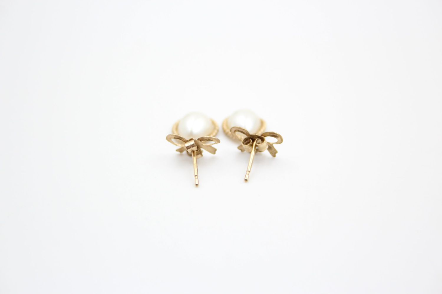 3 x 9ct gold faux pearl earrings 2.4 grams gross - Image 4 of 11