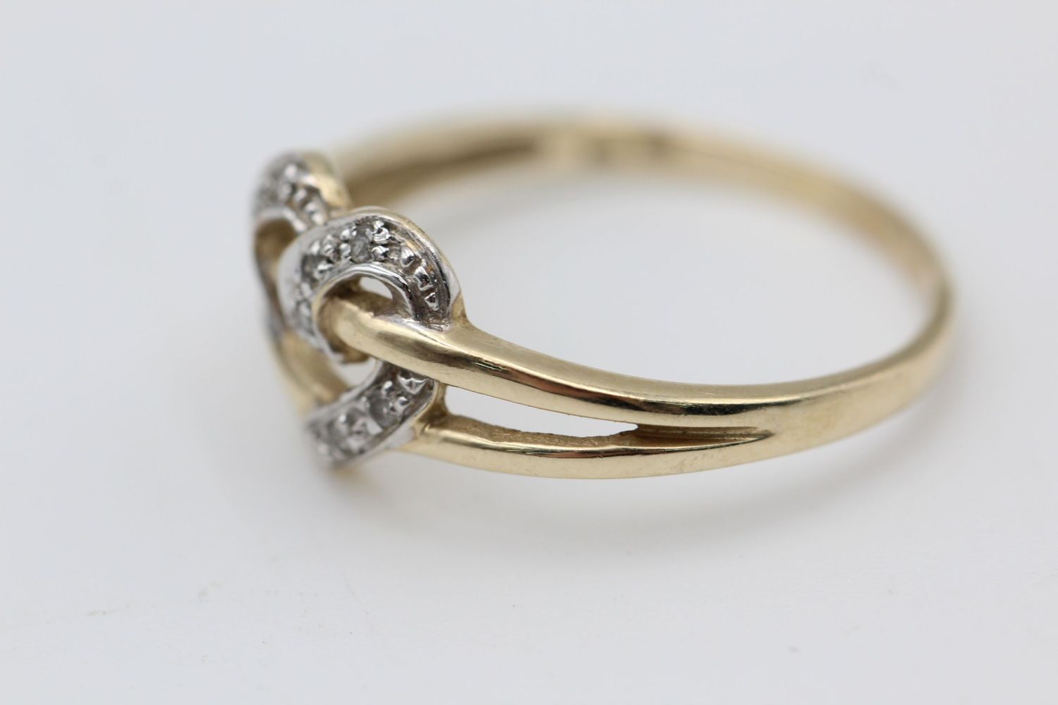 9ct Gold diamond detail heart ring 1.9 grams gross - Image 2 of 5