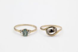 2 x 9ct gold gemstone rings 2 grams gross