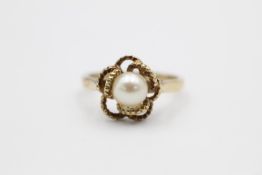 vintage 9ct gold central pearl floral design ring 2.9 grams gross