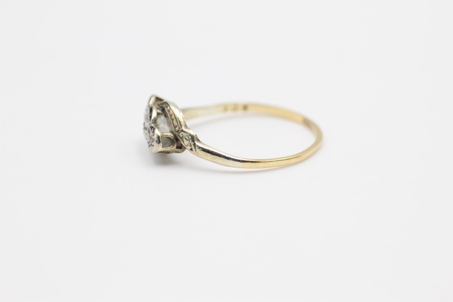 18ct gold diamond twist ring 1.9 grams gross - Image 2 of 6