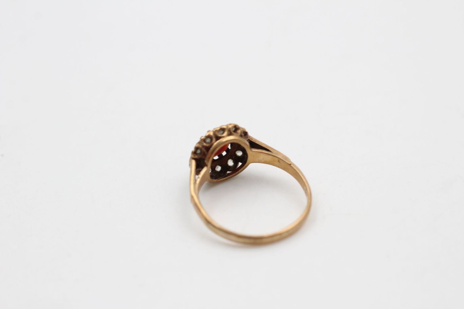 vintage 9ct gold garnet & gemstone halo ring 2.2 grams gross - Image 5 of 5