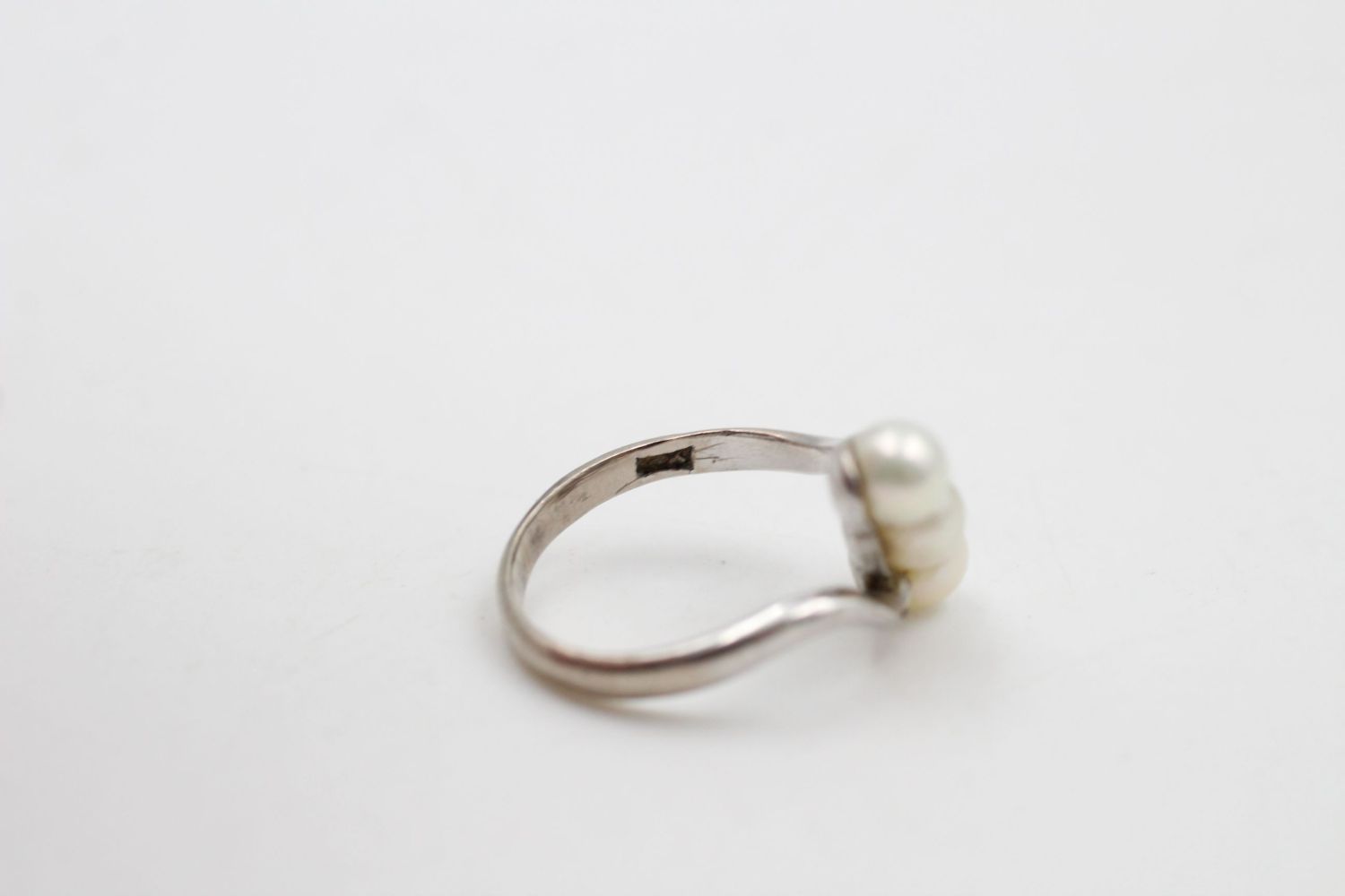 Low carat pearl trilogy ring 2.6 grams gross - Image 4 of 5