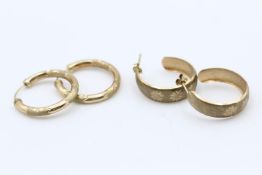 2 x 9ct gold patterned hoop earrings 3.7 grams gross