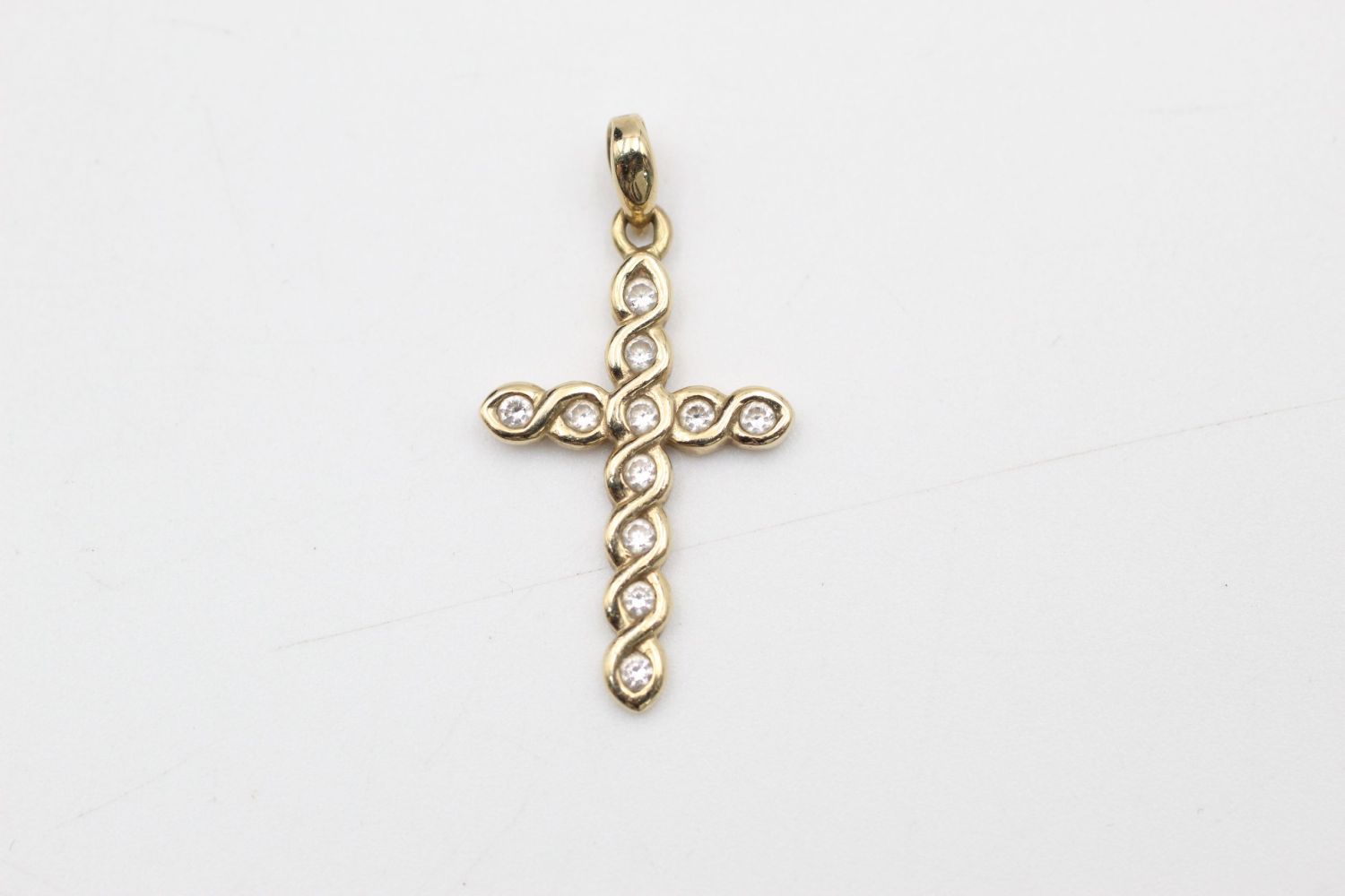 3 x 9ct Gold gemstone detail jewellery inc. cross, pendant, necklace 3 grams gross - Image 2 of 11