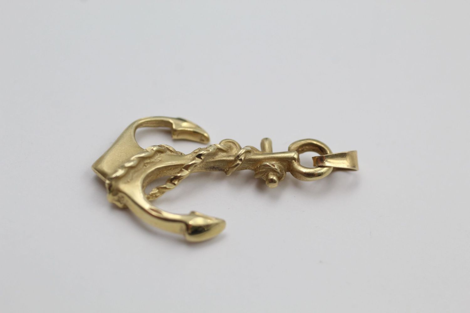 14ct Gold anchor pendant 2 grams gross - Image 2 of 5