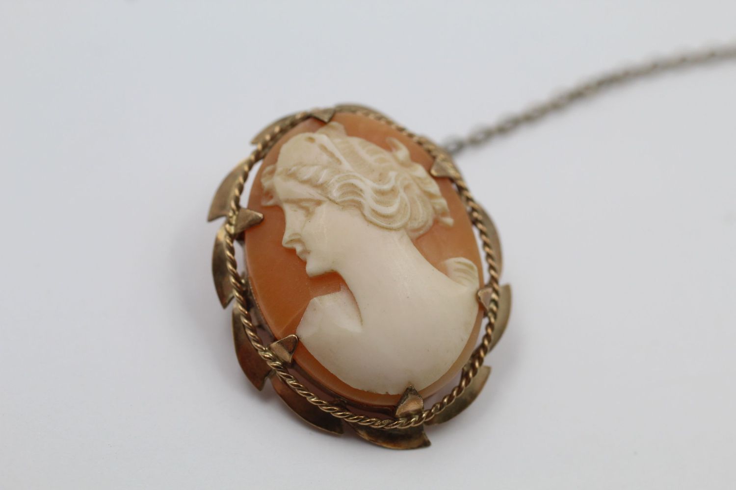 2 x vintage 9ct Gold shell cameo jewellery inc. necklace, brooch 8 grams gross - Image 5 of 5