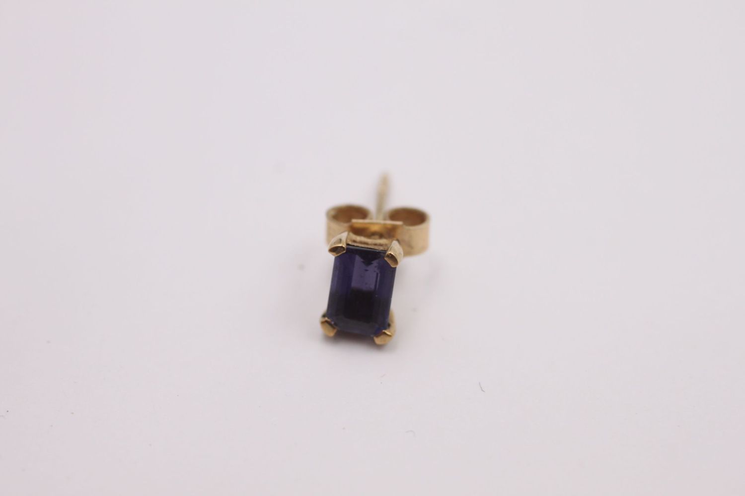 9ct gold iolite stud earrings 0.9 grams gross - Image 2 of 4