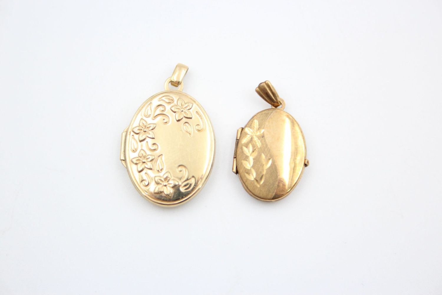 2 x 9ct gold patterned locket pendants 3 grams gross