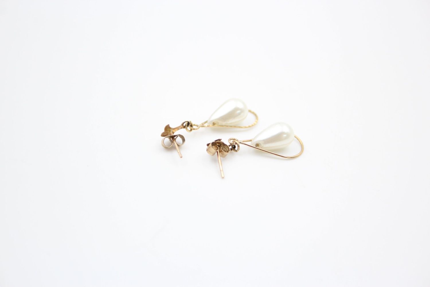 3 x 9ct gold faux pearl earrings 2.4 grams gross - Image 7 of 11