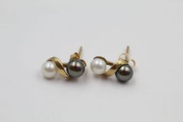 10ct gold pearl stud earrings 1.8 grams gross