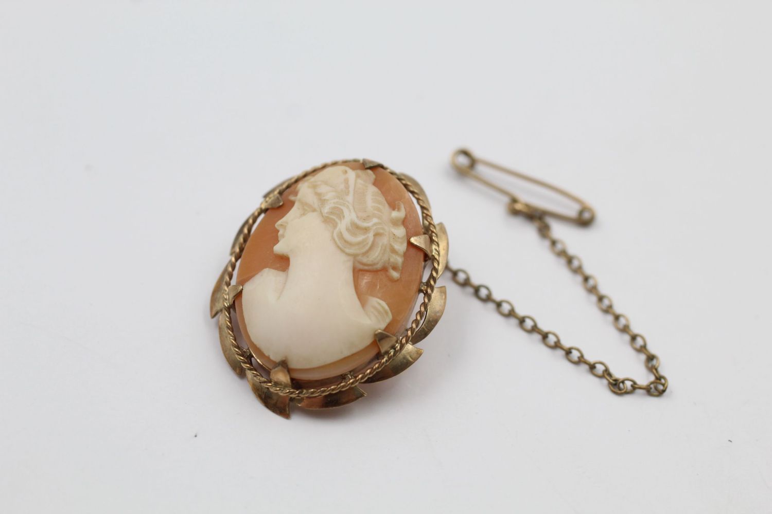 2 x vintage 9ct Gold shell cameo jewellery inc. necklace, brooch 8 grams gross - Image 4 of 5