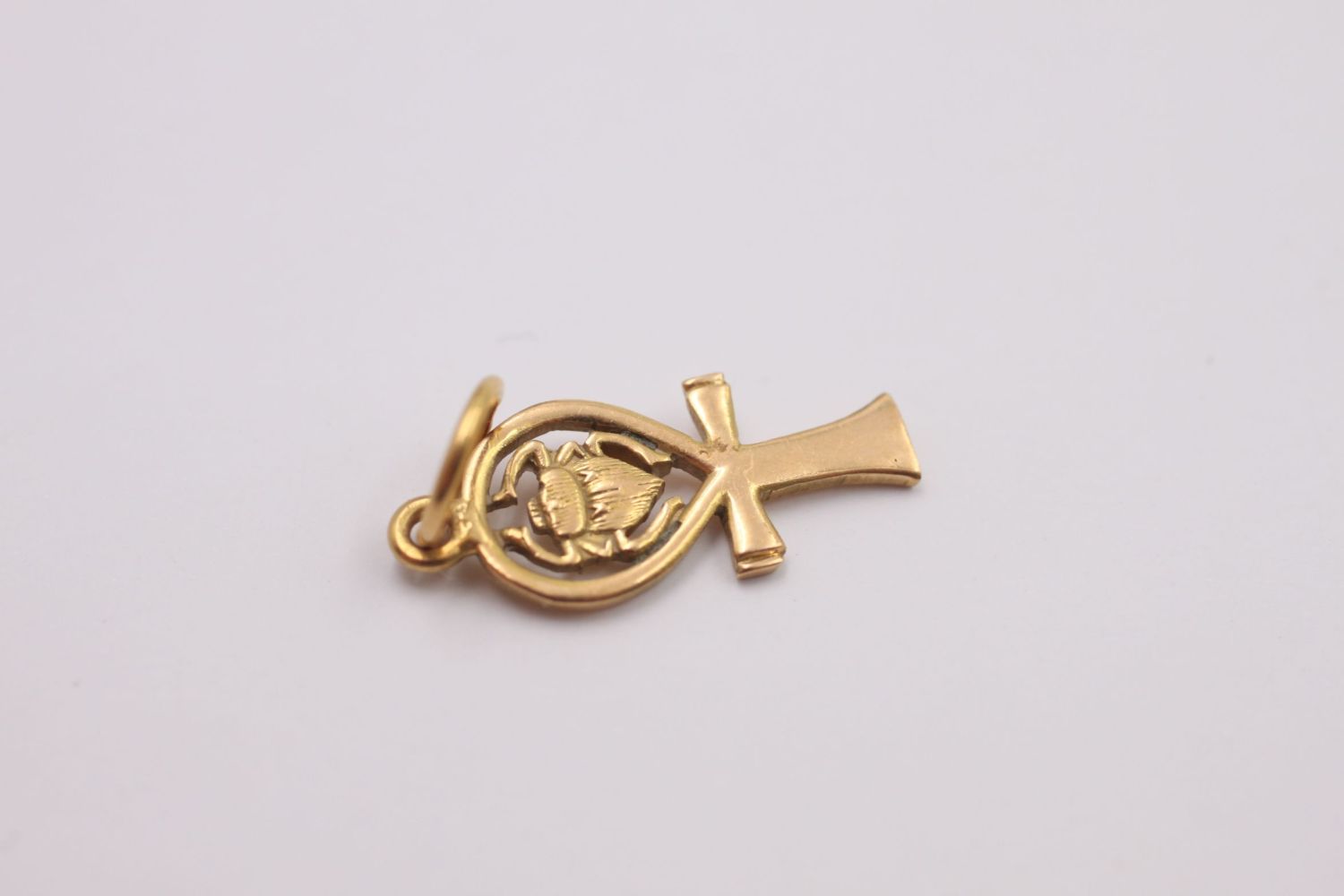 18ct gold Egyptian Ankh scarab pendant / charm 1 grams gross - Image 2 of 4