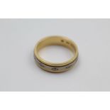 18ct Gold two tone diamond detail band ring 4.6 grams gross