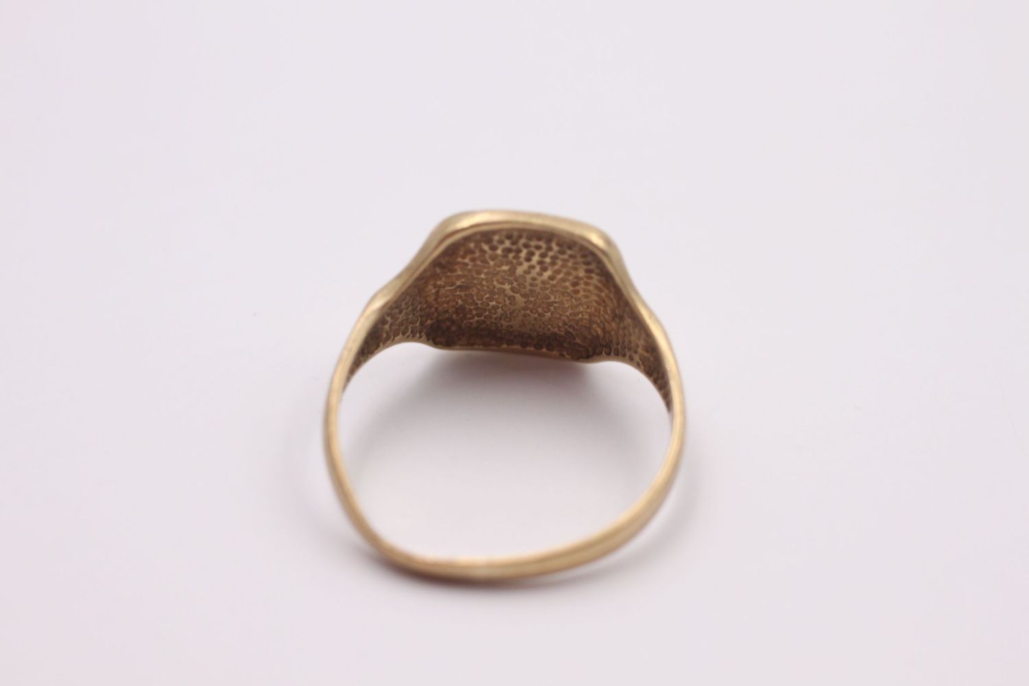 vintage 9ct gold engraved signet ring 3.3 grams gross - Image 4 of 4