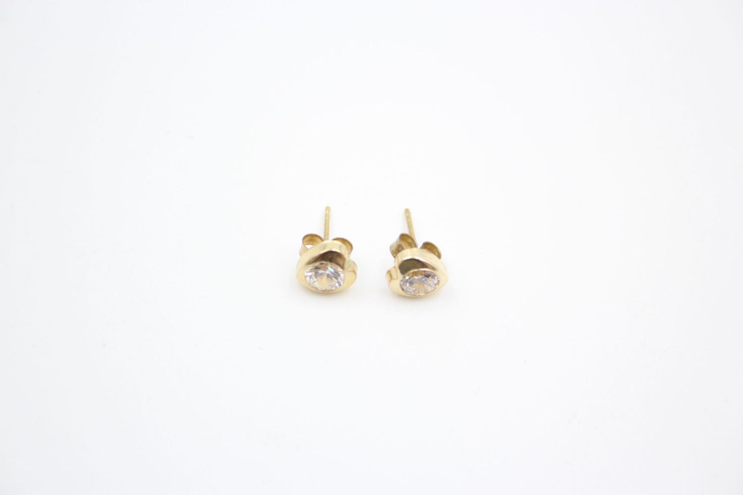 2 x 9ct gold gemstone stud earrings 1.6 grams gross - Image 7 of 10