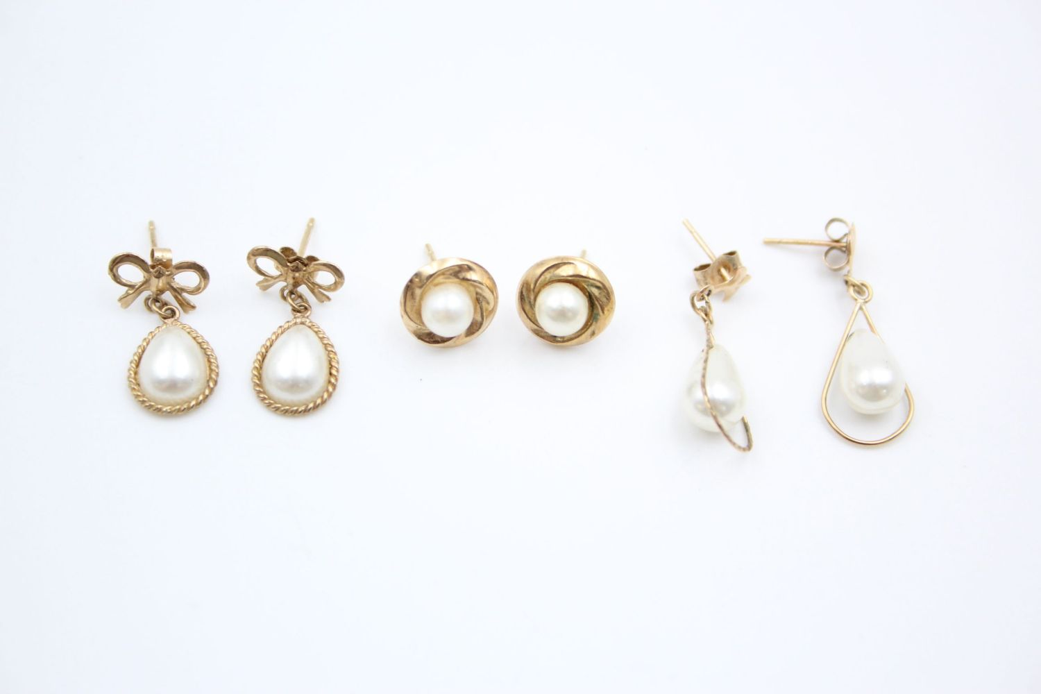 3 x 9ct gold faux pearl earrings 2.4 grams gross