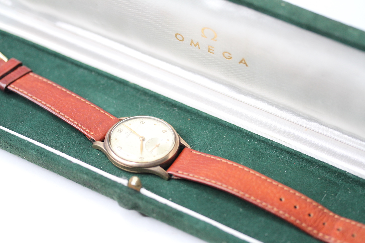 VINTAGE 9CT OMEGA 30T2 WITH BOX circa 1940s, circular dial, Arabic and dot hour markers, - Image 2 of 6