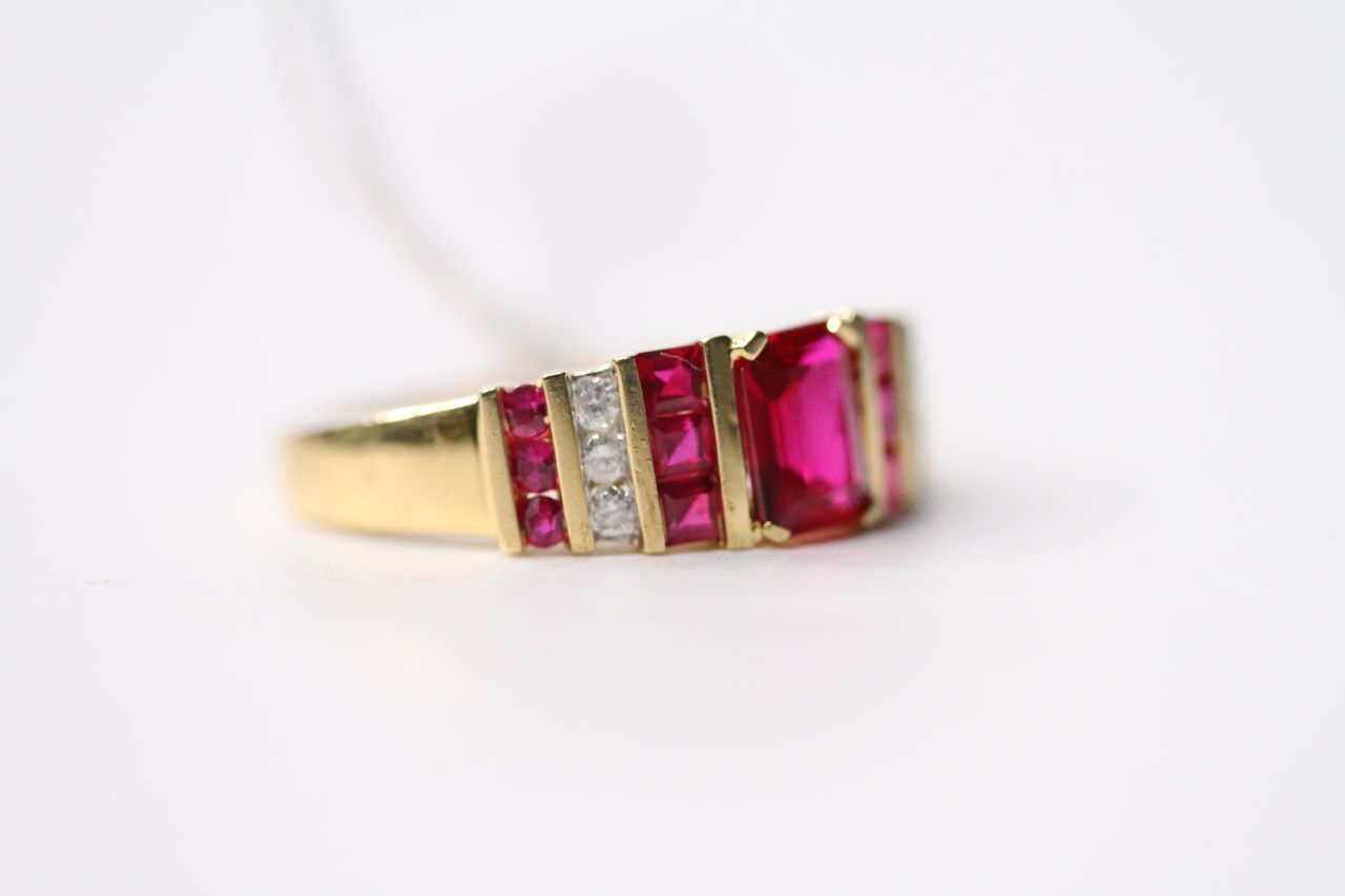 Synthetic Ruby & Diamond Tier Ring, stamped 18ct yellow gold, size Q, 4.9g. - Image 2 of 4