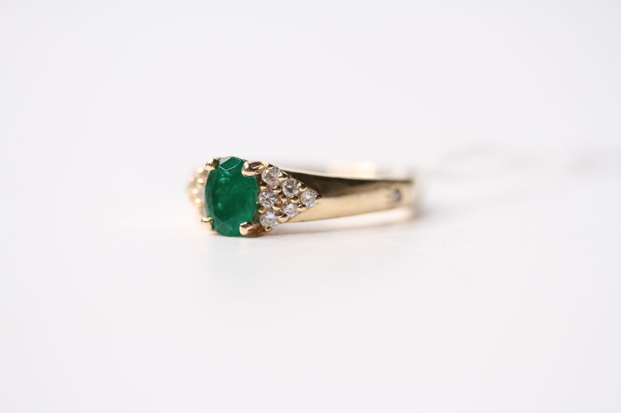 Emerald & Diamond Ring, 14ct yellow gold, size O, 4.6.g. - Image 3 of 4