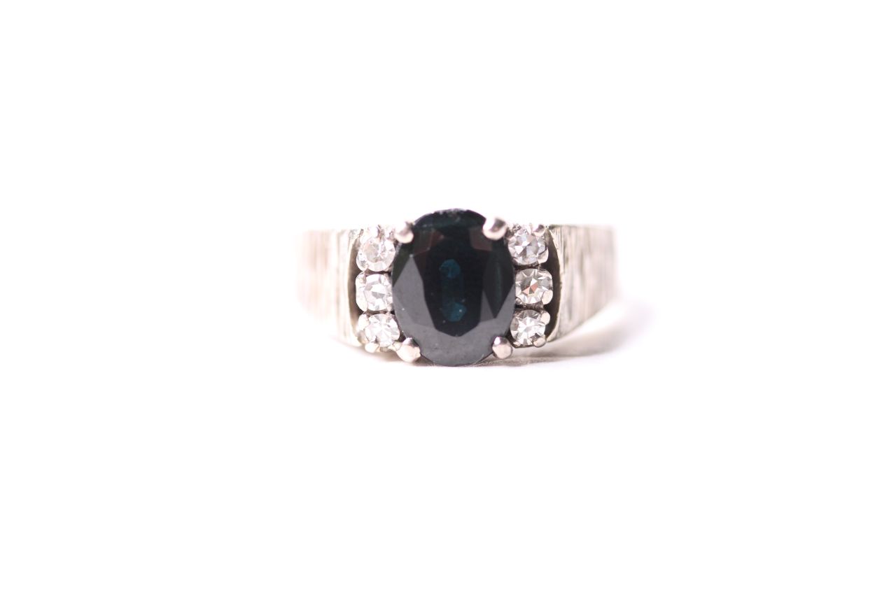 Sapphire & Diamond Ring, 18ct white gold, size Q, 7.9g.