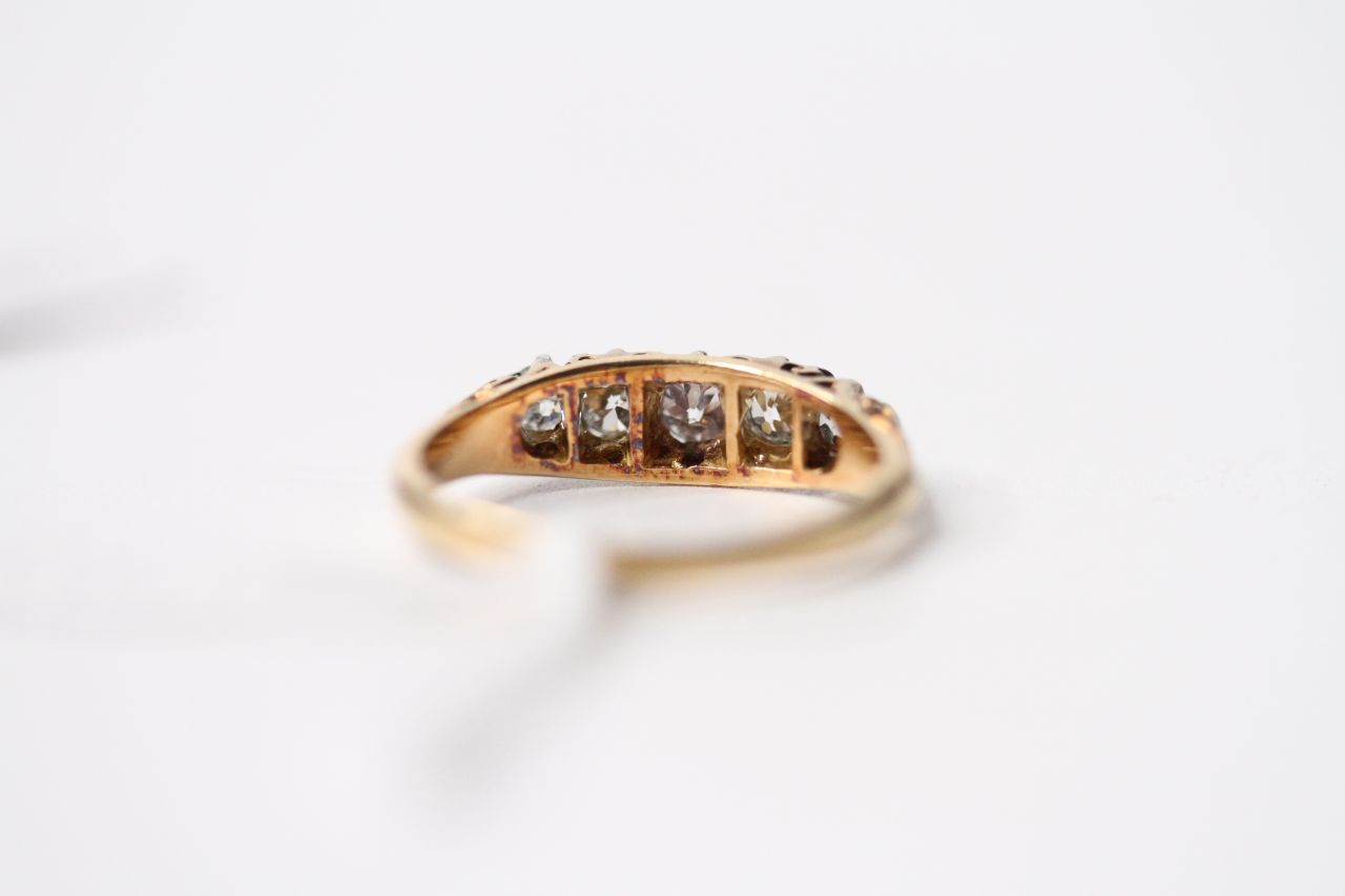 5 Stone Calvet Ring, 18ct yellow gold, size Q, 4.1g. - Image 3 of 3