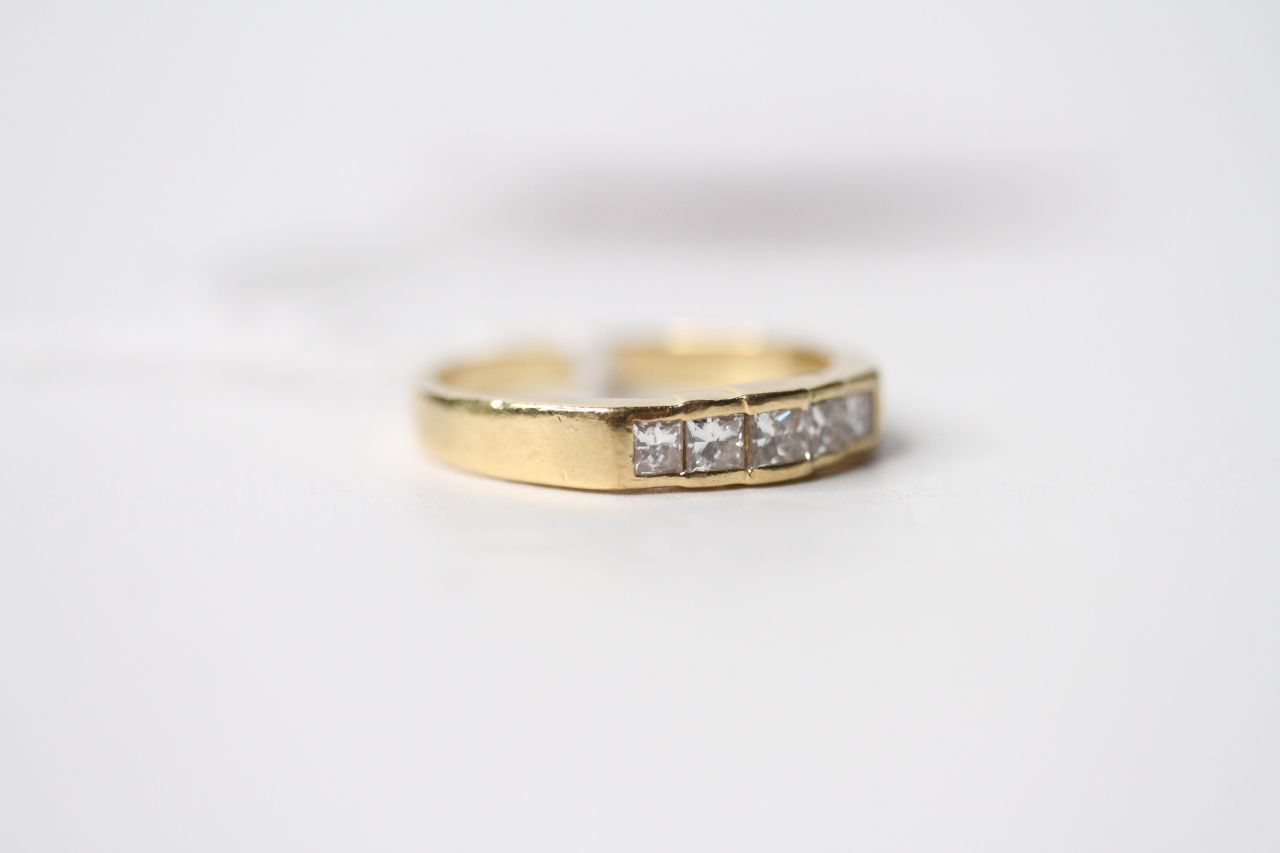 5 Stone Princess Cut Diamond Ring, 18ct yellow gold, size N, 3.7g. - Image 2 of 3