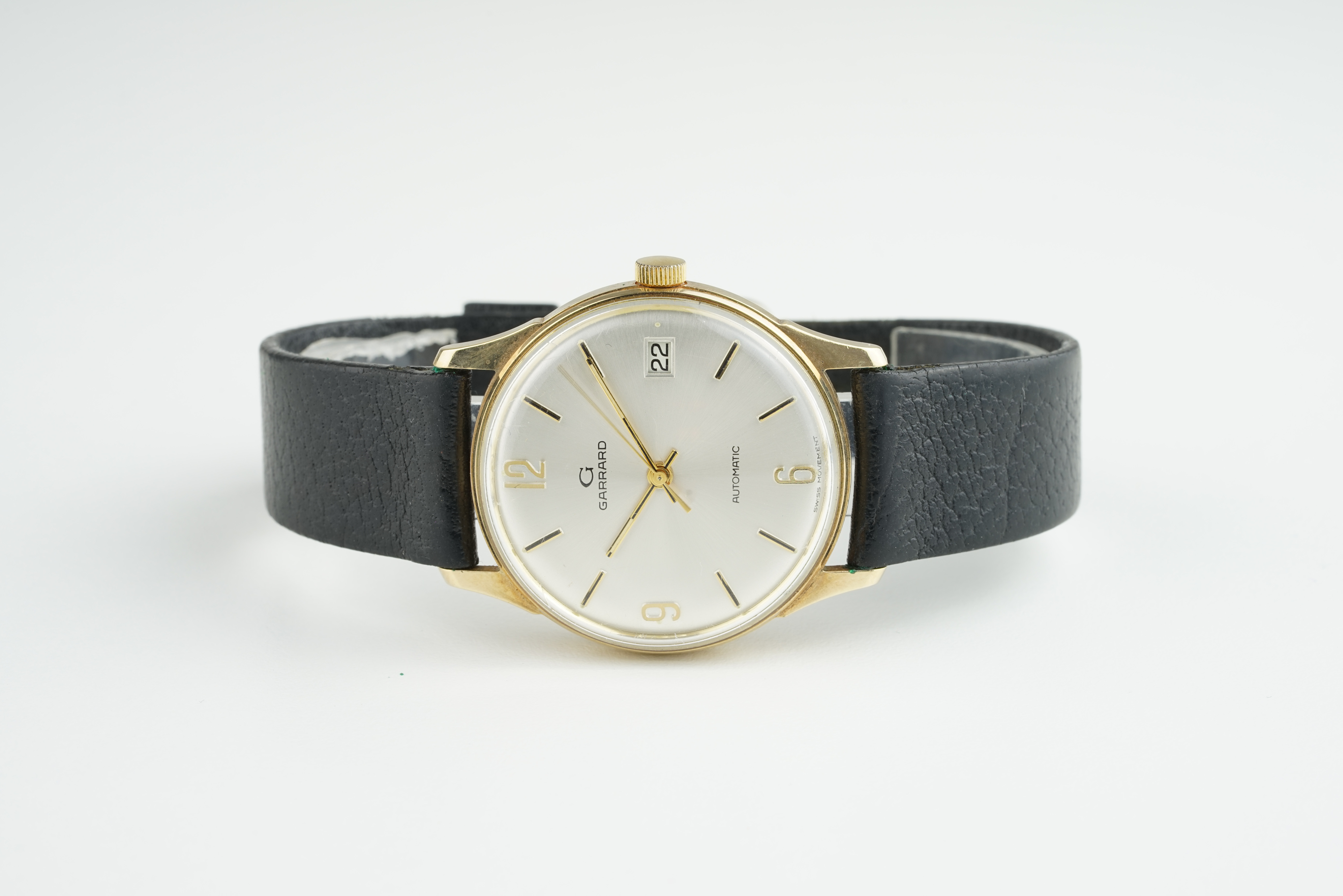 GENTLEMENS GARRARD 9CT GOLD AUTOMATIC WRISTWATCH, circular silver dial with stick hour markers and