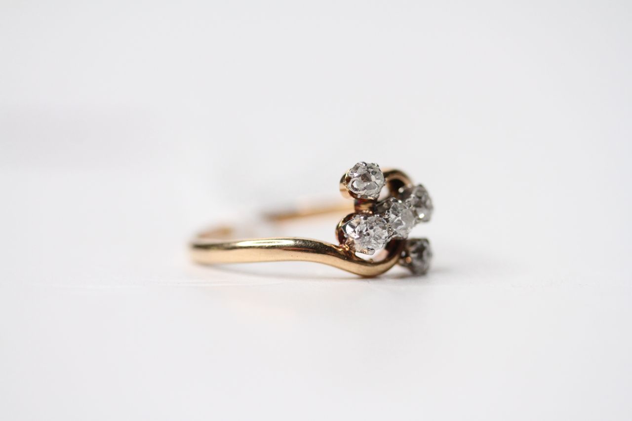 5 Stone Diamond Twist Ring, set with old cut diamonds, size P, 3g. - Image 2 of 3