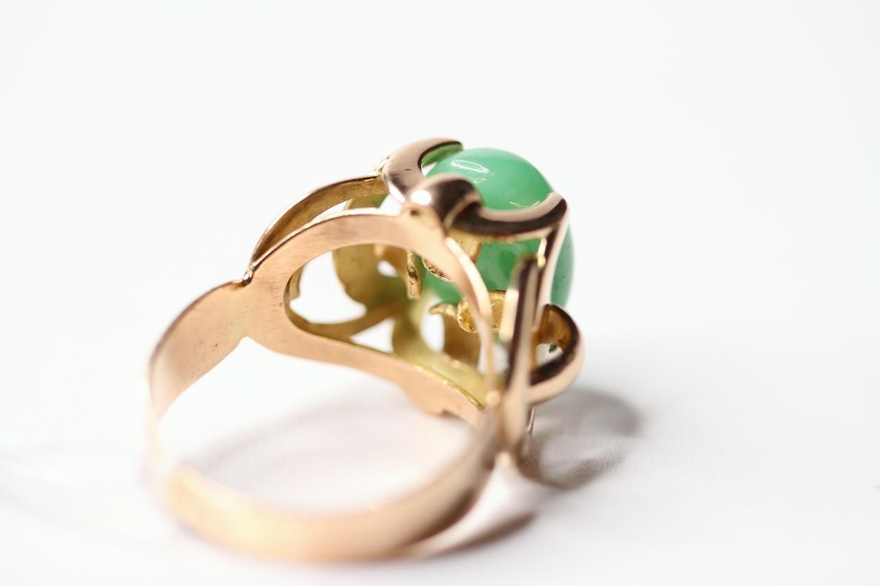 Jade Ring, 18ct yellow gold, size R, 7.75g. - Image 2 of 2