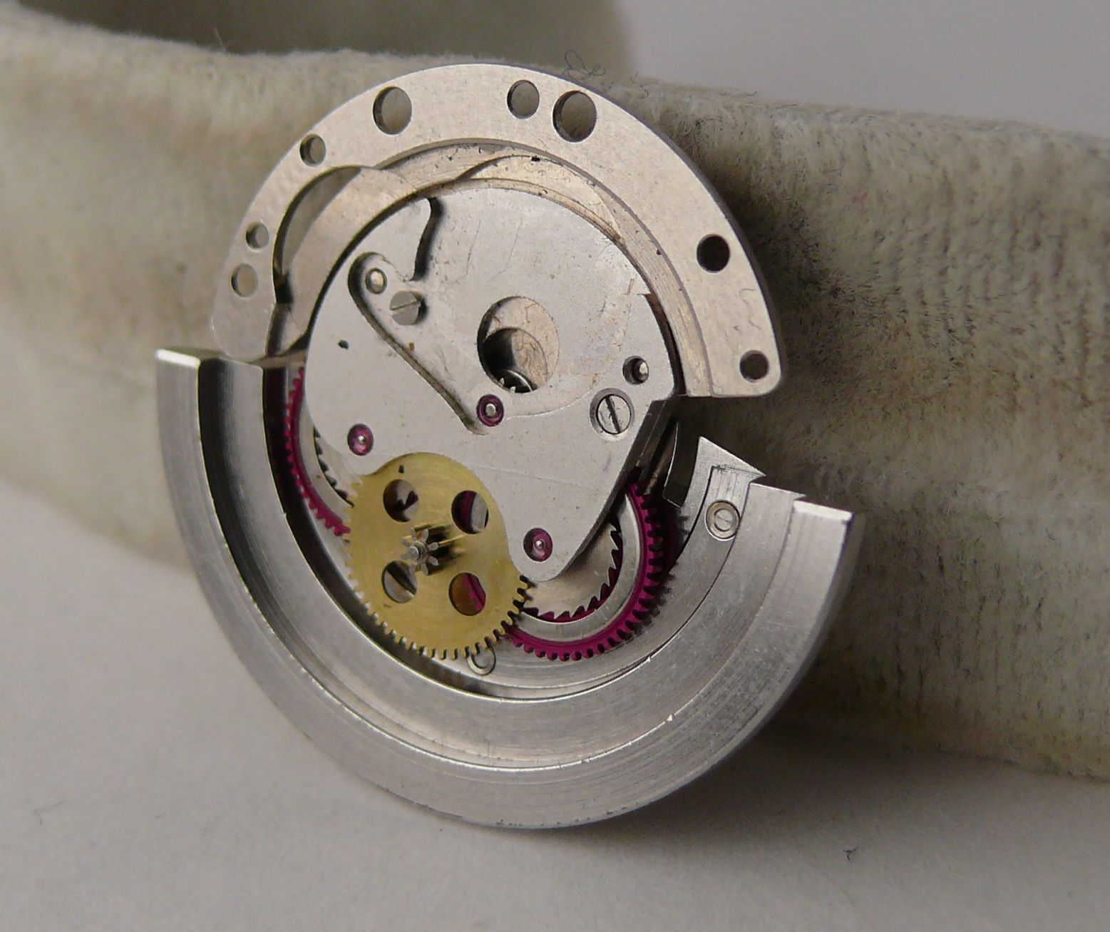 1970s Vintage Rolex 1520 Movement Automatic unit . Please note all parts are clean and genuine, - Image 8 of 9