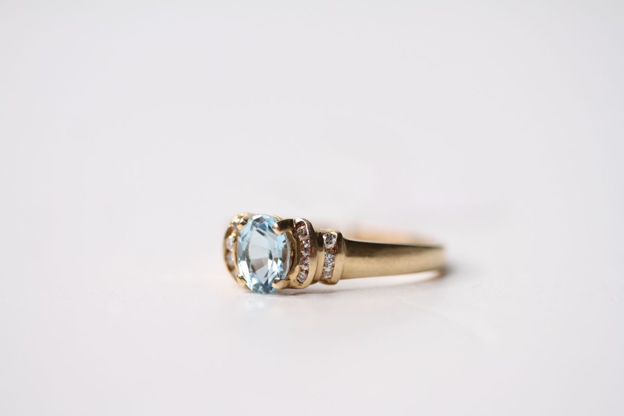 Aquamarine & Diamond Loren Ring, 14ct yellow gold, size R, 2.8g. - Image 3 of 4