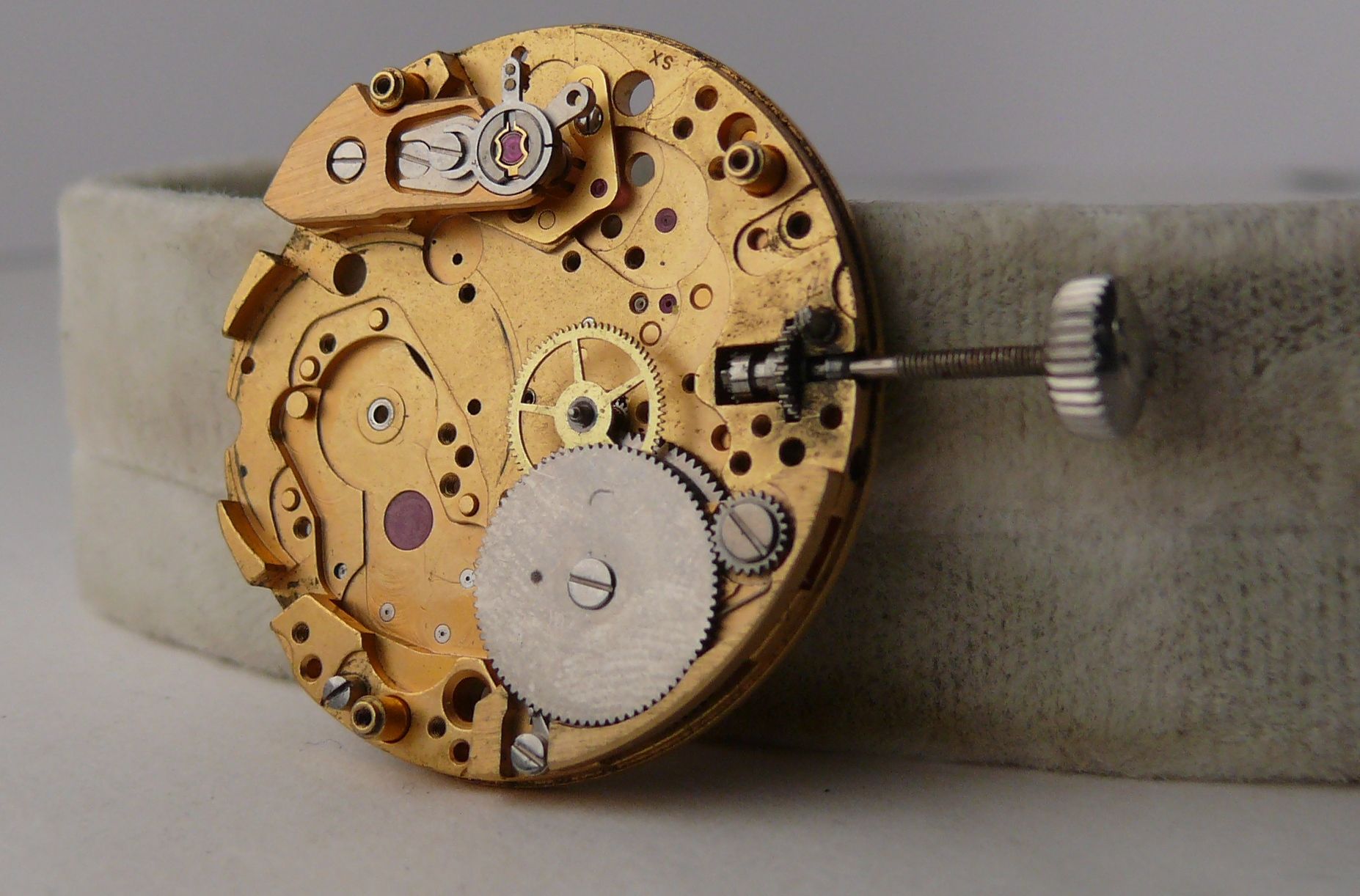 Incomplete Vintage Breitling calibre 12 Movement for Parts projects or restorations. - Image 2 of 4