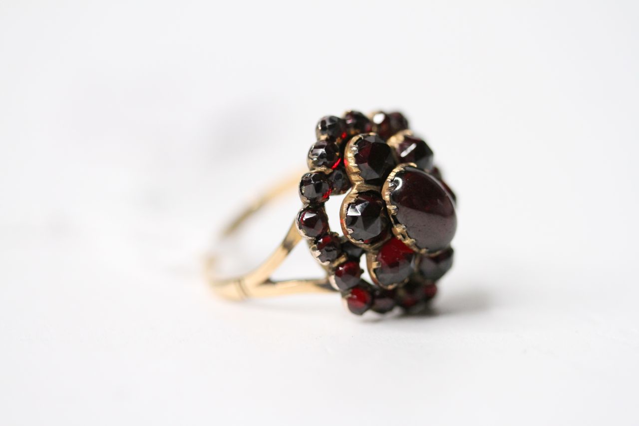 Garnet Cluster Ring, 9ct yellow gold, size N, 4.7g. - Image 2 of 3