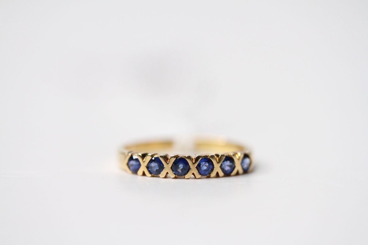 6 Stone Sapphire Ring, stamped 18ct yellow gold, G 1235, size N1/2.