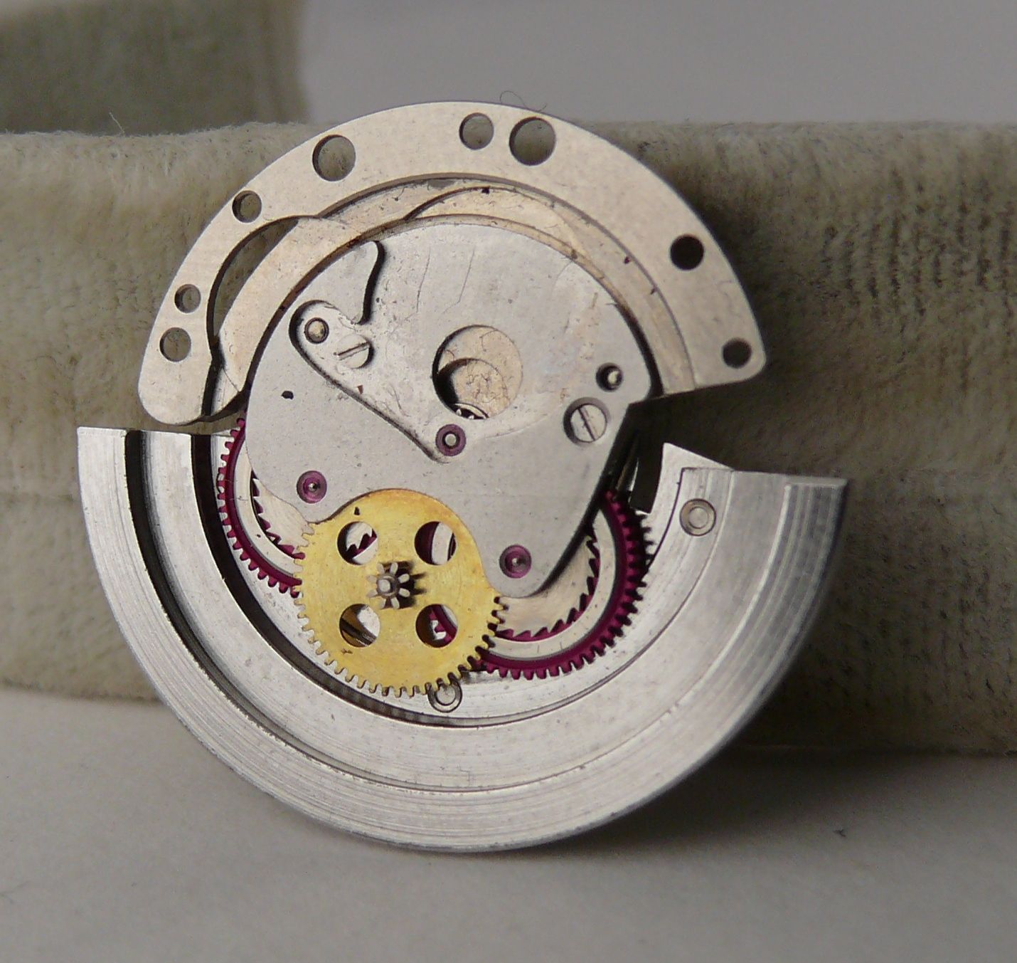 1970s Vintage Rolex 1520 Movement Automatic unit . Please note all parts are clean and genuine, - Image 9 of 9