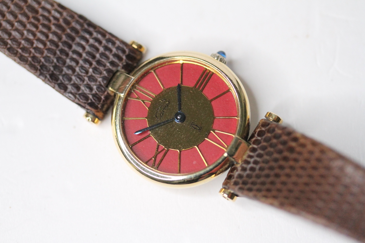 LADIES MUST DE CARTIER VENDOME VERMEIL QUARTZ WATCH, circular outer maroon dial with gold roman