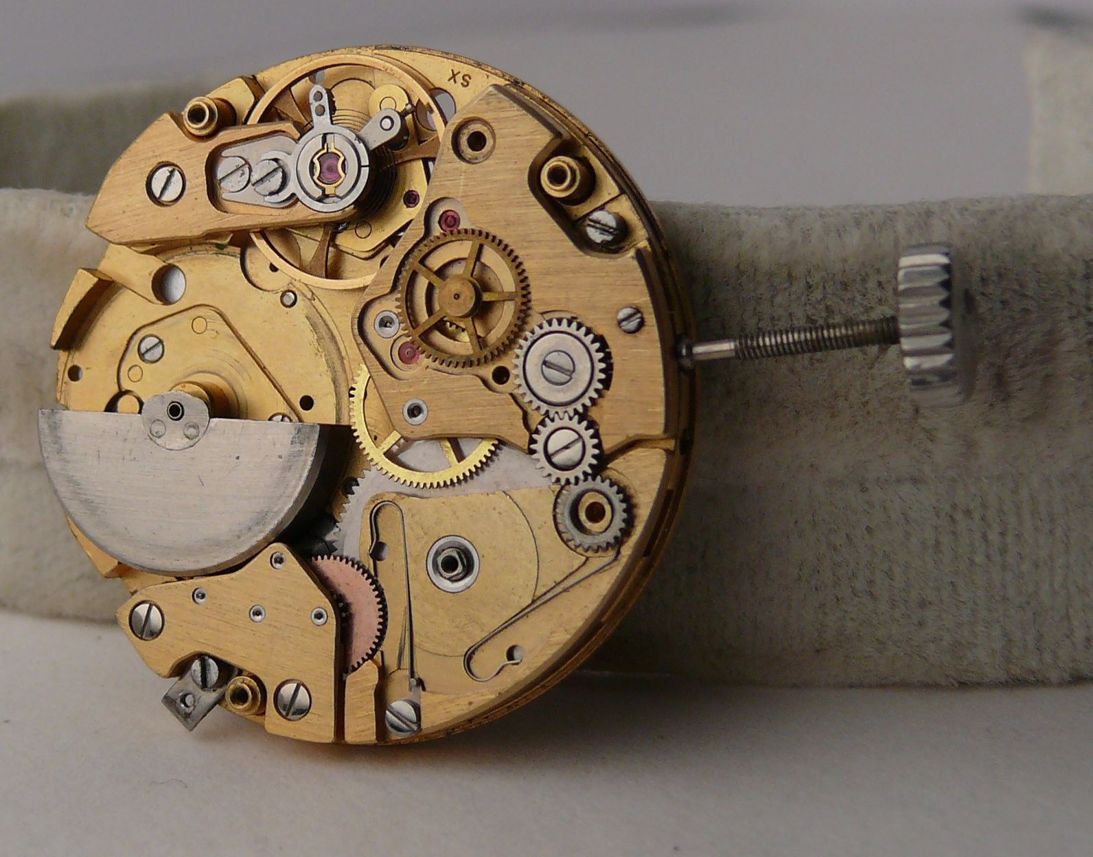 Incomplete Vintage Breitling calibre 12 Movement for Parts projects or restorations - Image 2 of 3