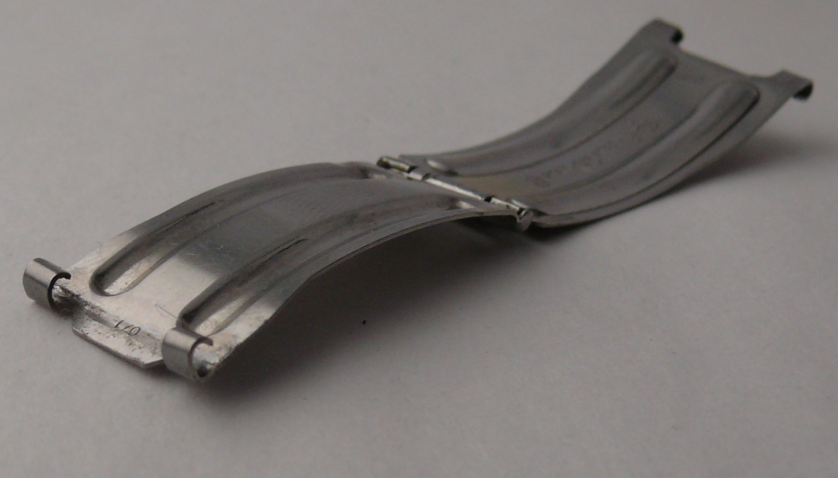 Vintage Omega Speedmaster 1171 /1 Bracelet Clasp Parts. No 32, clasp section has its top missing. - Image 2 of 4
