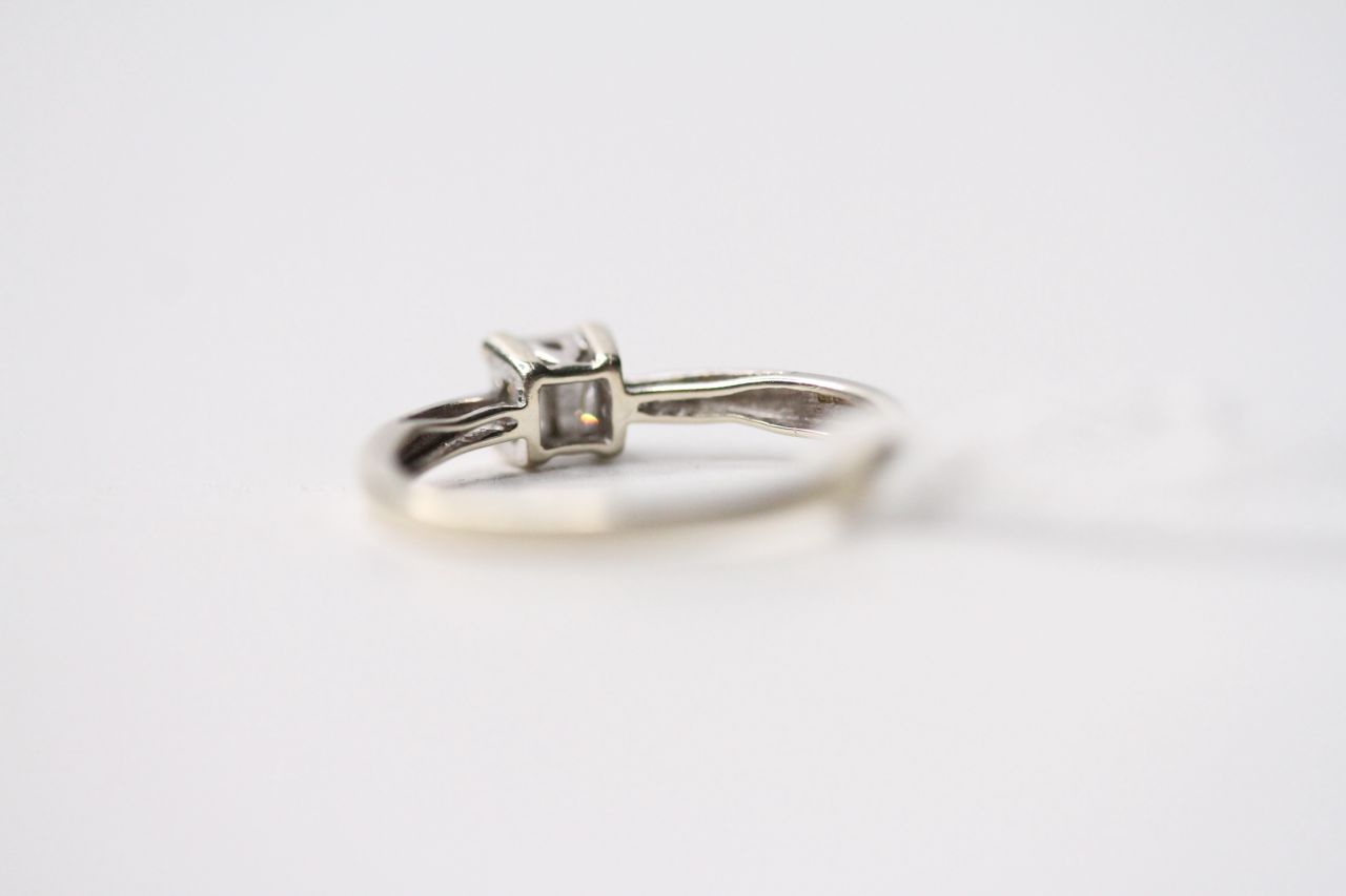 Princess Cut Diamond Ring, set with 4 princess cut diamonds, 9ct white gold, size N, 0.15ct total - Image 4 of 4