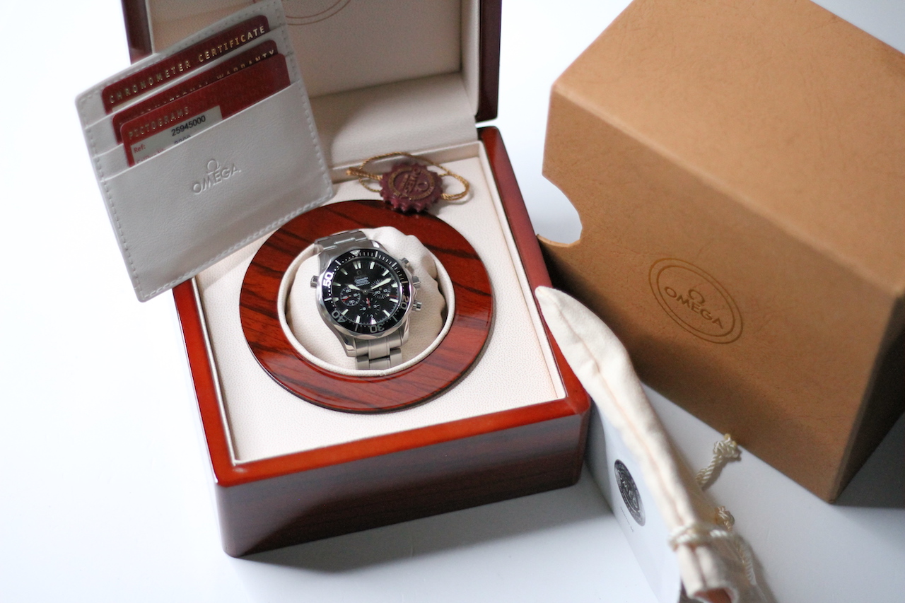 OMEGA SEAMASTER CHRONOGRAPH AMERICA'S CUP BOX AND PAPERS 2004, circular gloss black dial with