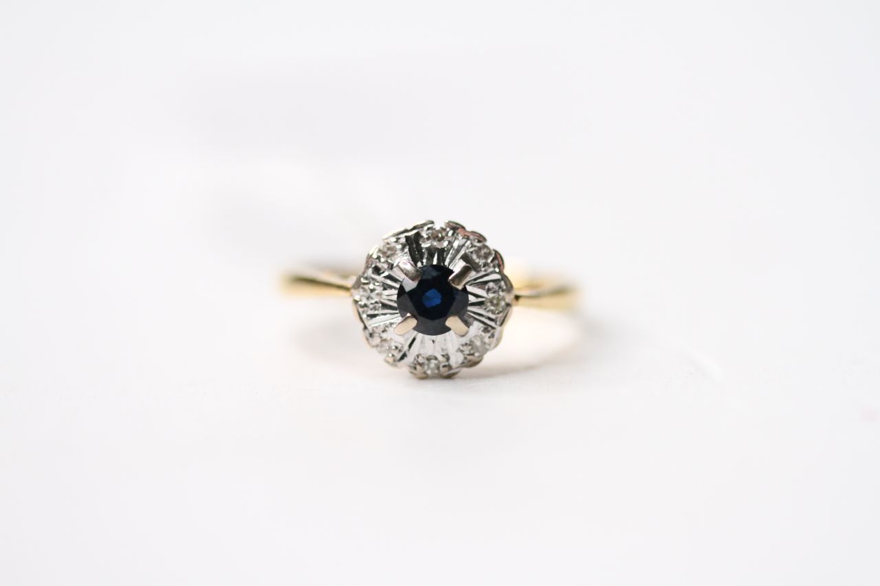 Sapphire & Diamond Ring, stamped 18ct yellow gold, size M, 2.8g.