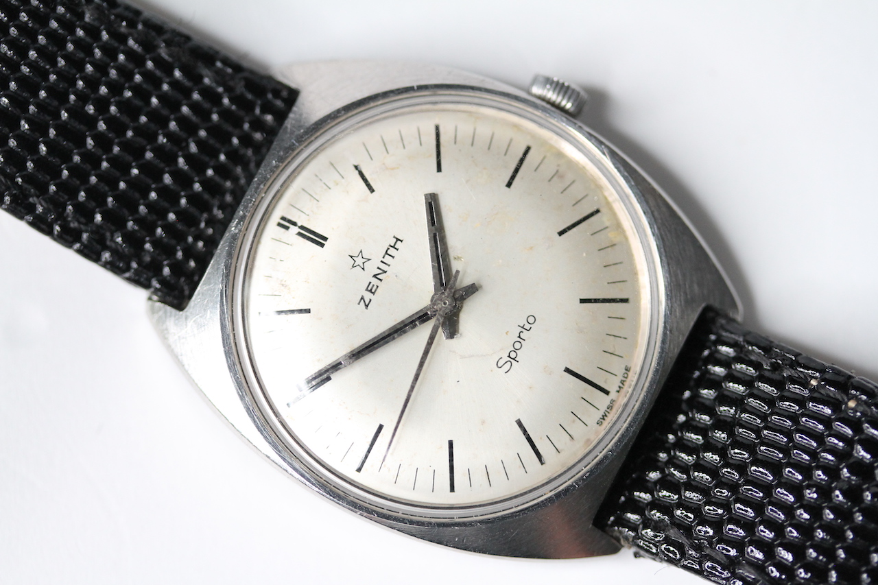 VINTAGE ZENITH SPORTO, silvered dial with black baton hour markers, 33mm stainless steel case,