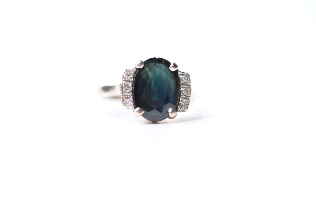 Sapphire & Diamond Ring, 18ct white gold, size J1/2, 4.2g.