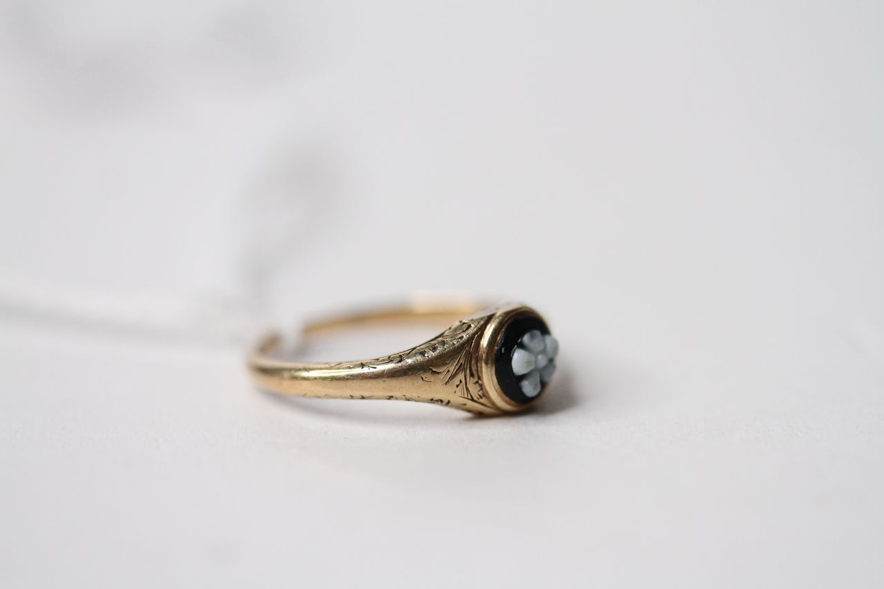 Victorian Hardstone Ring, size N, 1.5g, please note shank is split. - Image 2 of 3