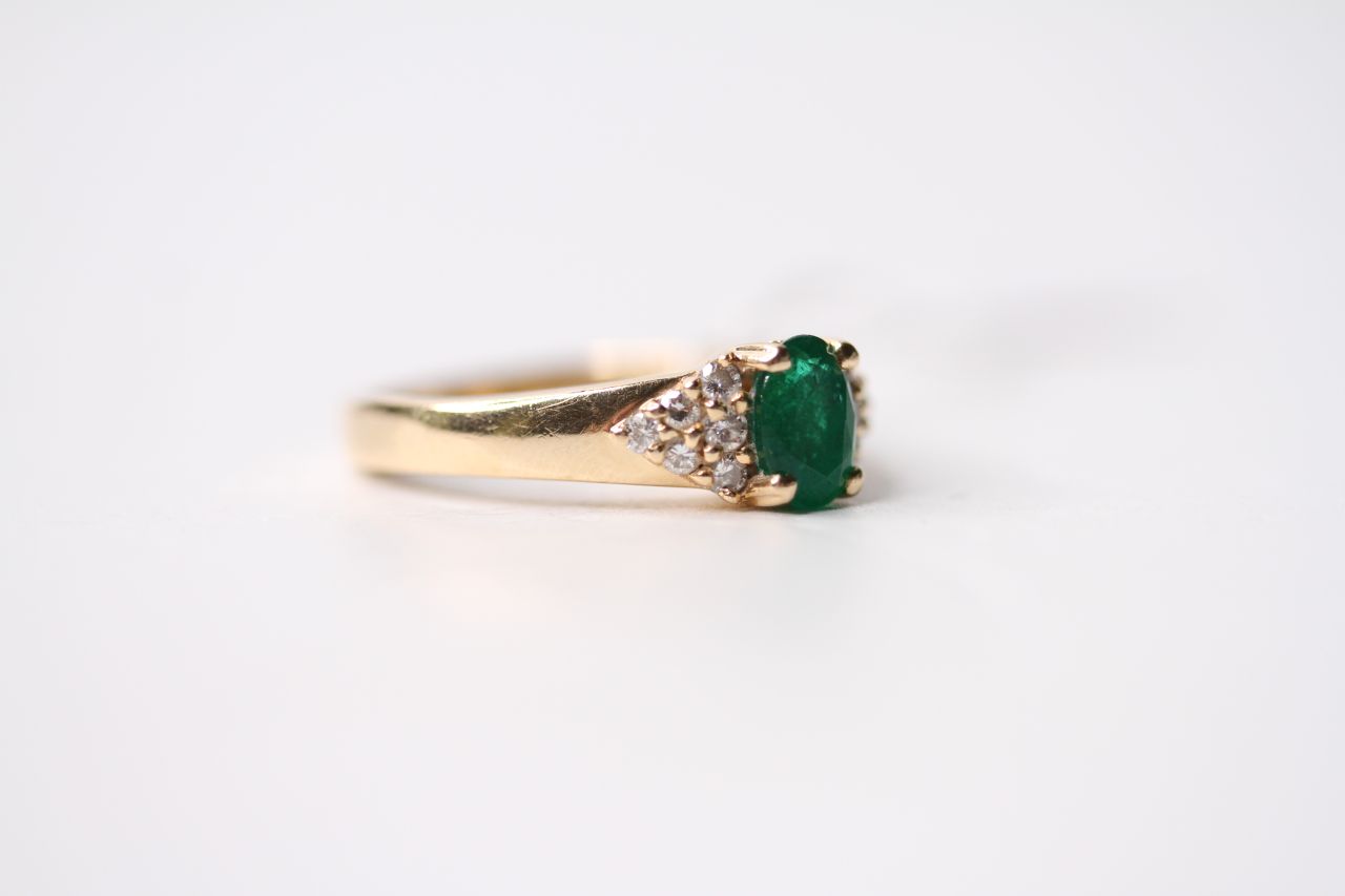 Emerald & Diamond Ring, 14ct yellow gold, size O, 4.6.g. - Image 2 of 4