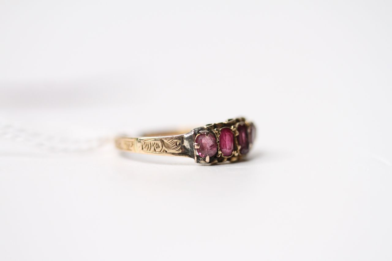 Victorian Garnet Ring, 9ct yellow gold, stamped R.N, size O, 1.5g. - Image 2 of 3